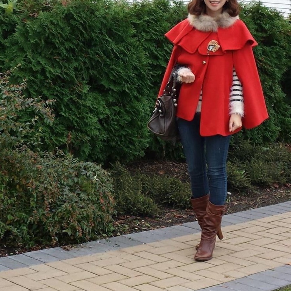 Red cape coat - Picture 2 of 2